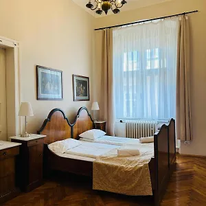  Apartment Main Market Square