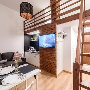 2 Nights - Great Location, Right Next To Main Rail And Bus Station, 10 Min To Main Square By Foot Apartahotel